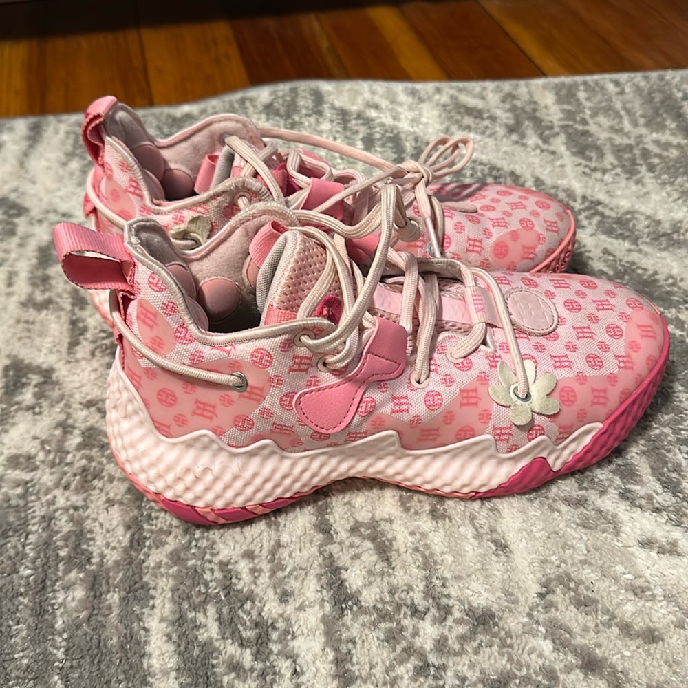Very good condition basketball sneakers